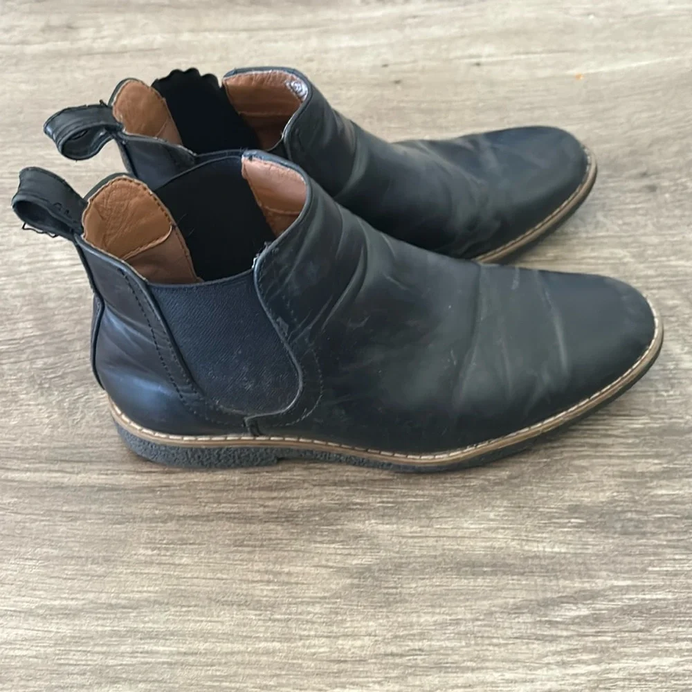 White Stag leather booties size is missing fit like an 8